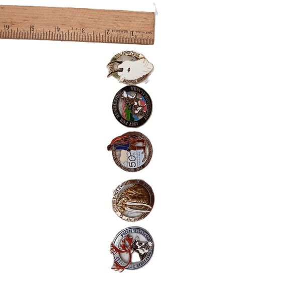 Lot of 5 Vintage Fur Rendezvous Anchorage Alaska 1980's Enamel Pin Brooch - Picture 14 of 14